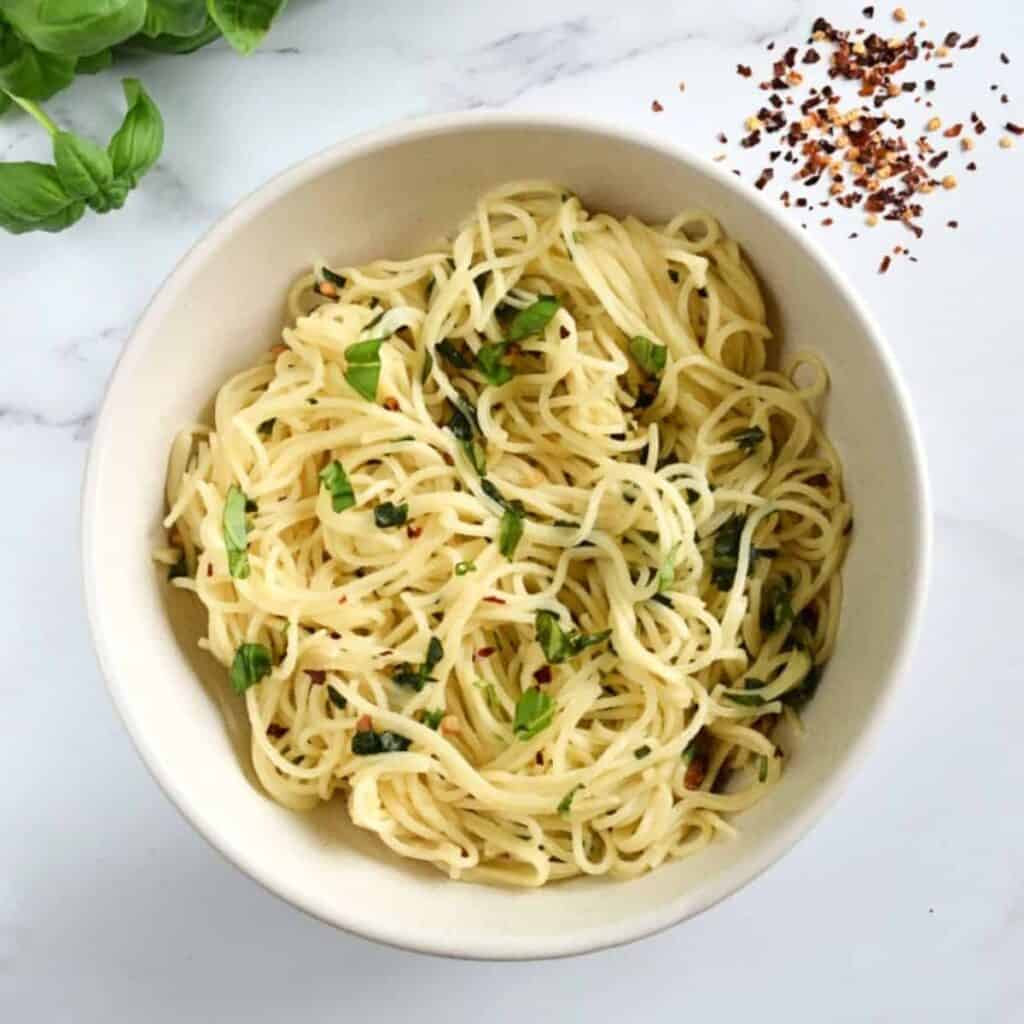 Garlic Basil Pasta {Easy 10 Minute Spaghetti} - Hint of Healthy