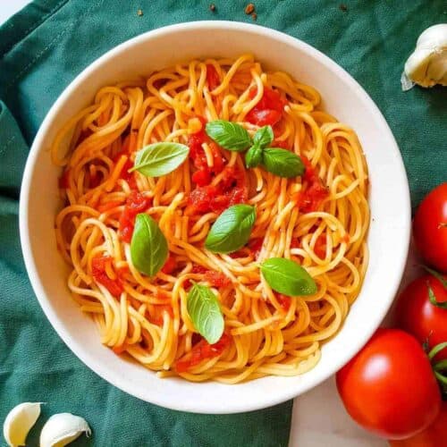 Easy 6 Ingredient Arrabbiata Spaghetti - Hint of Healthy